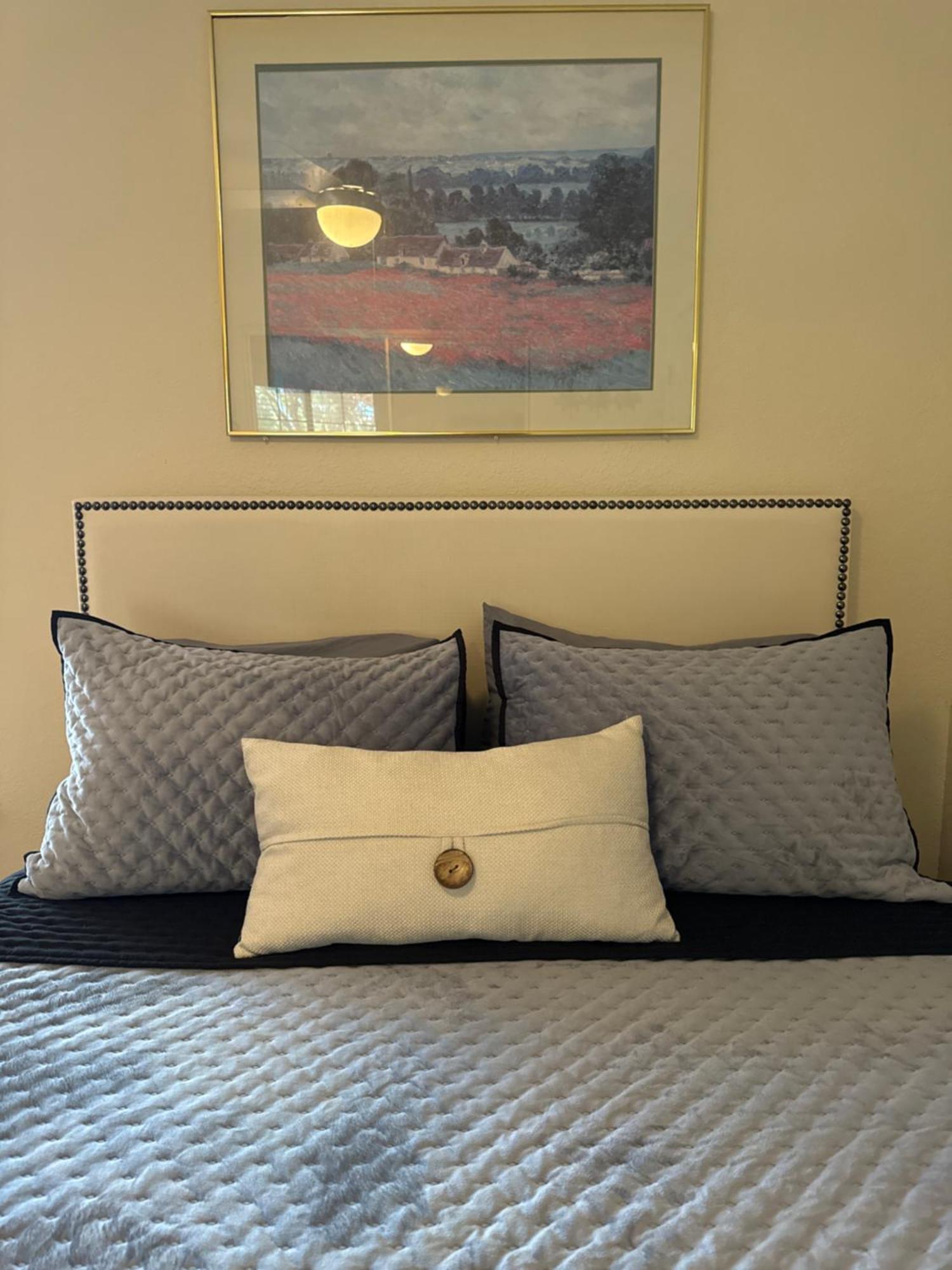 Habitación en casa particular The Monet- One Bedroom With A Private Entrance - Shared Bathroom Las Vegas