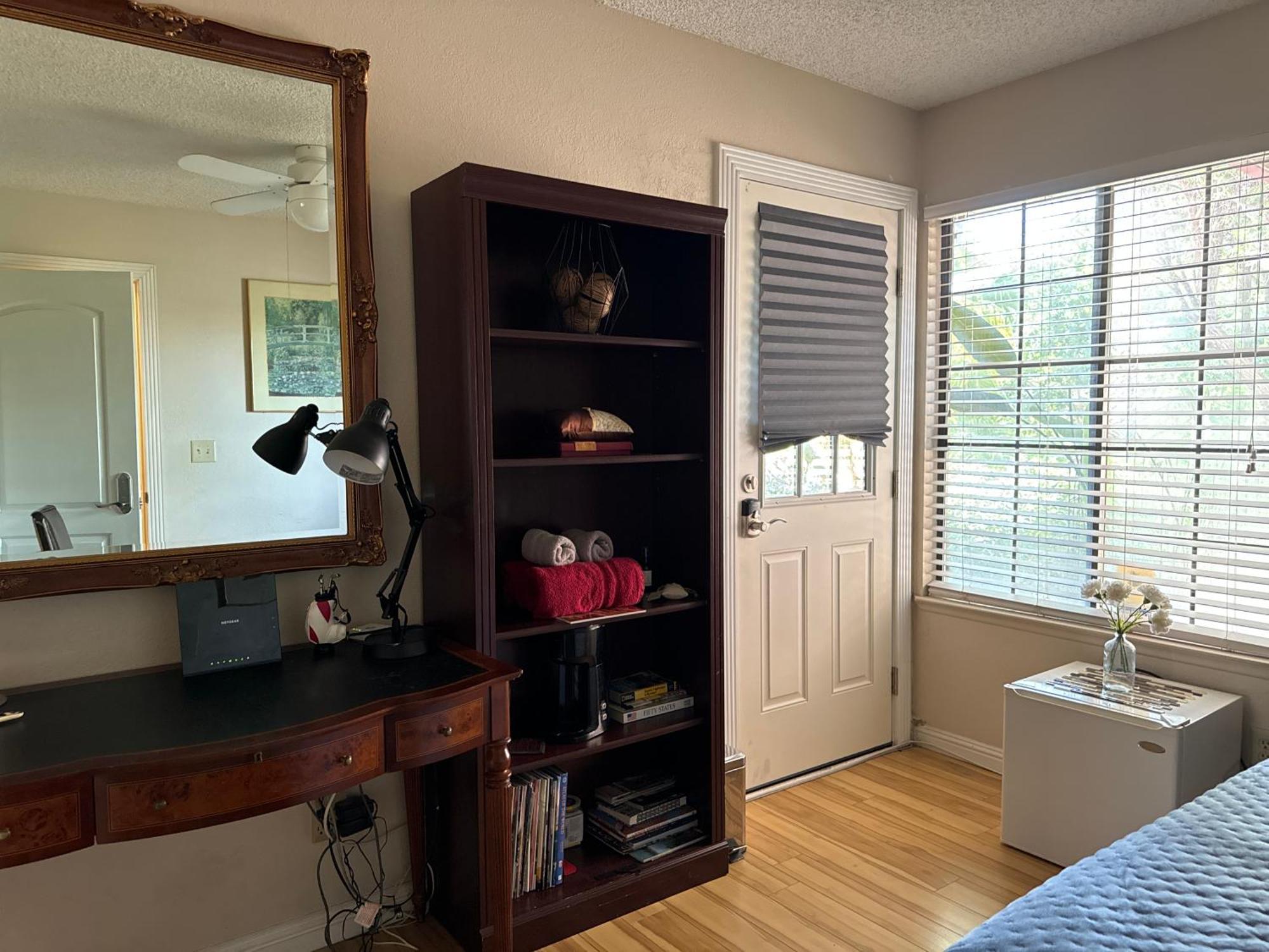 Habitación en casa particular The Monet- One Bedroom With A Private Entrance - Shared Bathroom Las Vegas
